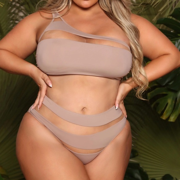 NWT Plus Size Fashion Nova Beige Bikini Set - Picture 1 of 4